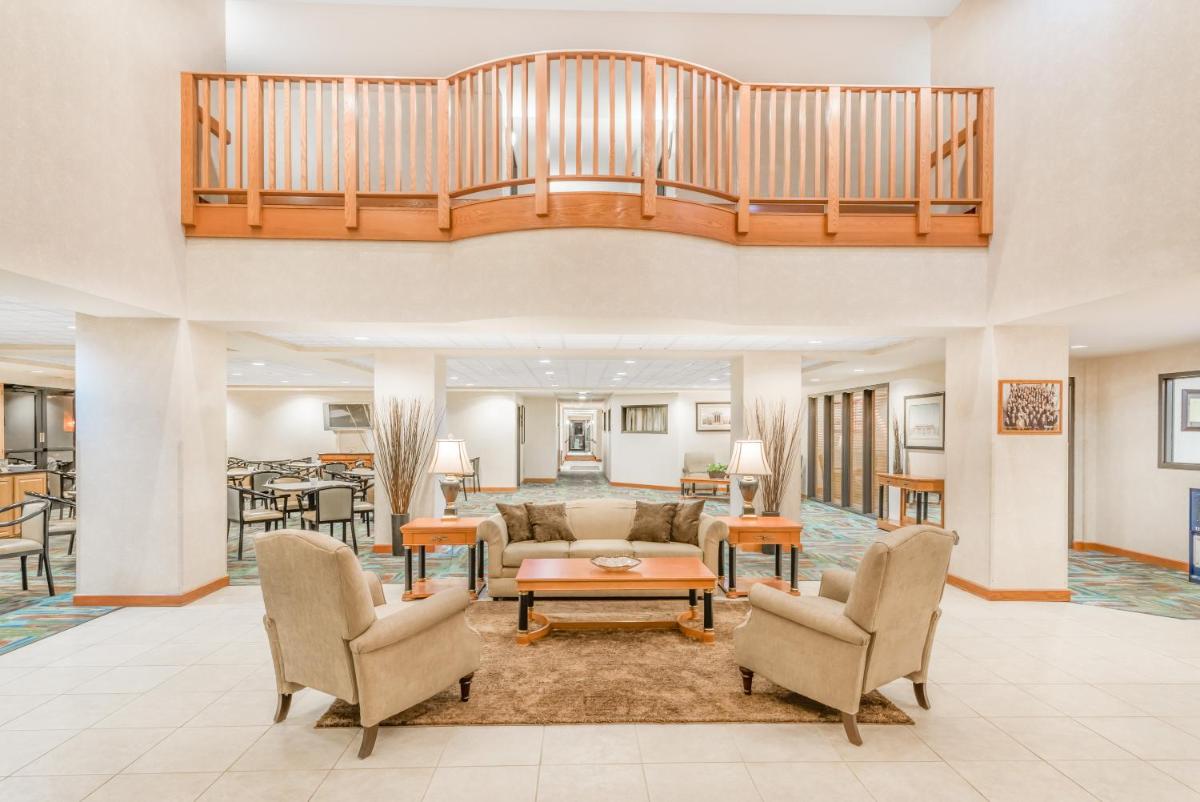 Wingate by Wyndham Lima - Housity