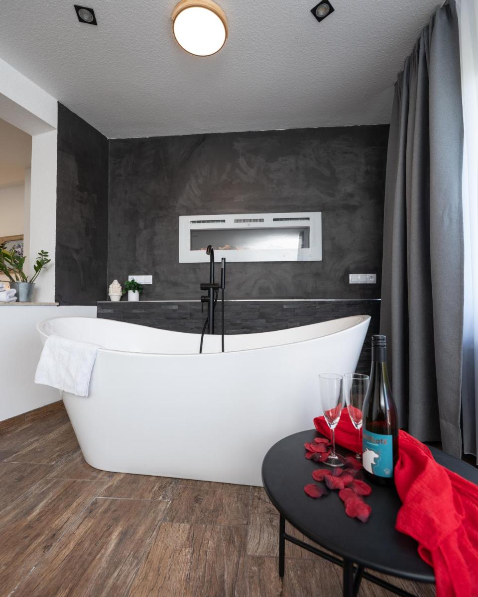Berghotel Kristall - Housity