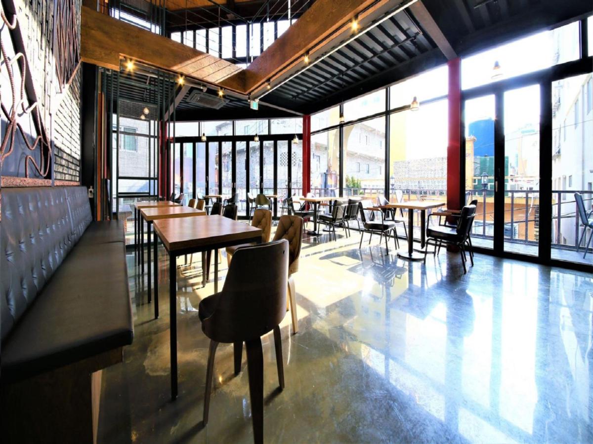 Elysee Hotel - Housity