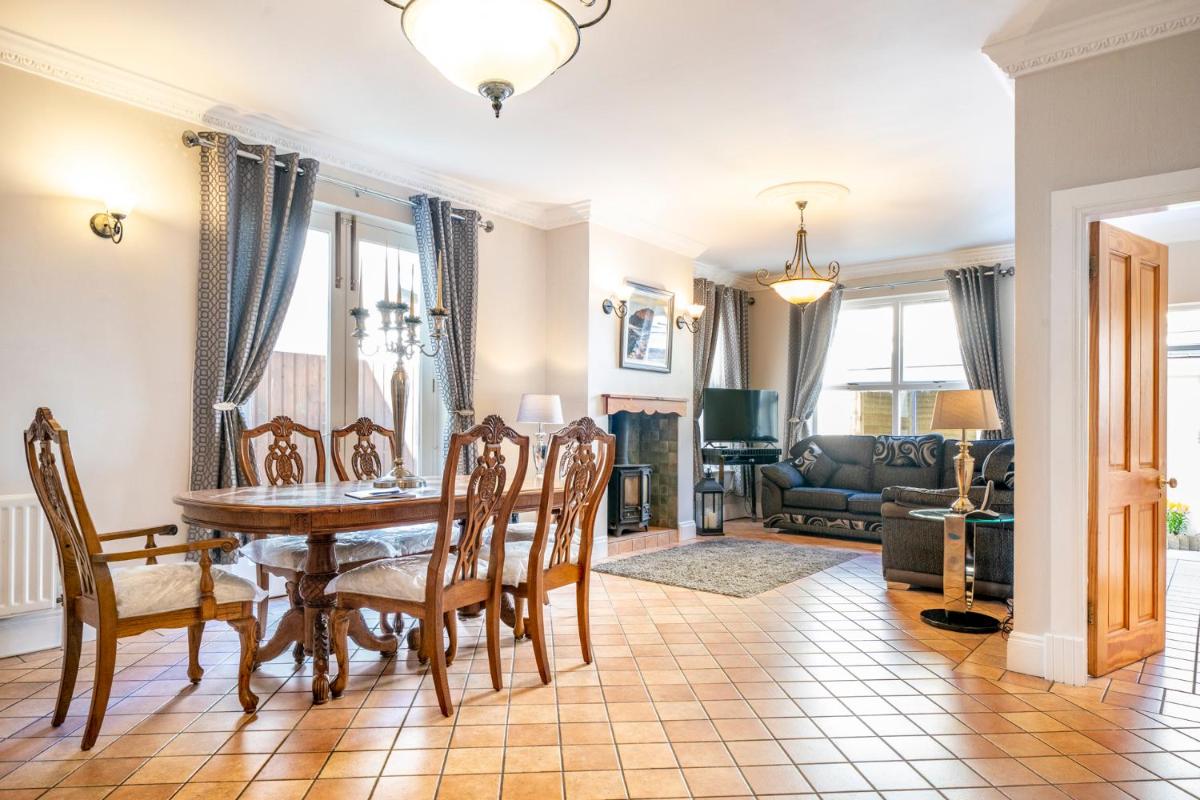 Forest Court - Housity