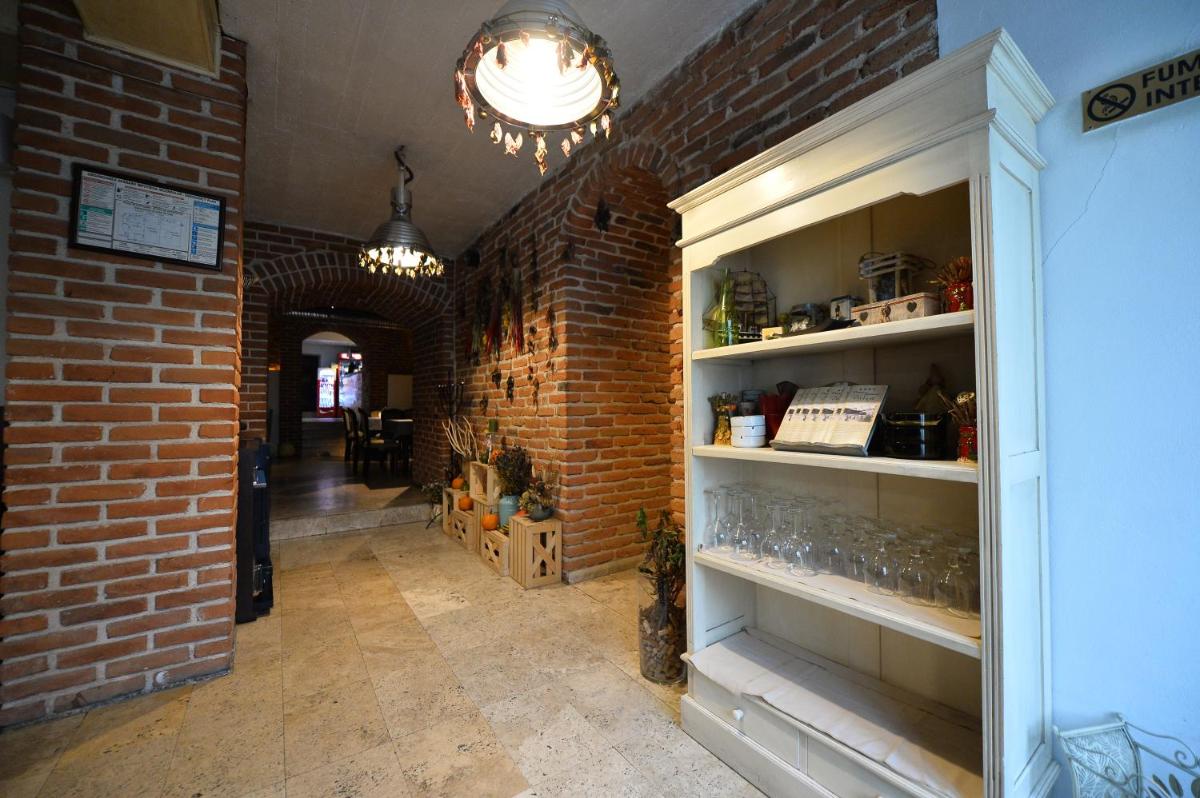 Pensiunea Antique - Housity