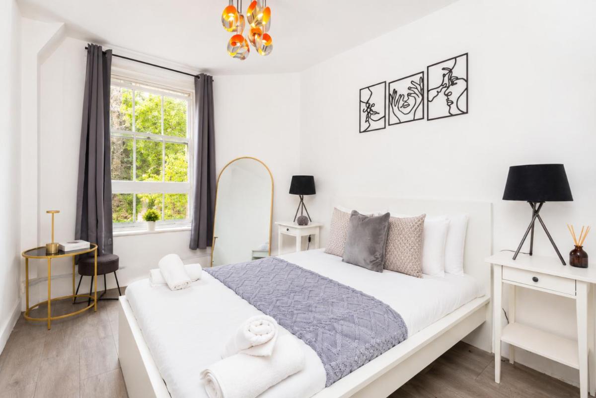 Old Street 2BR Apartment Sleeps 6 Close to Tube - Housity