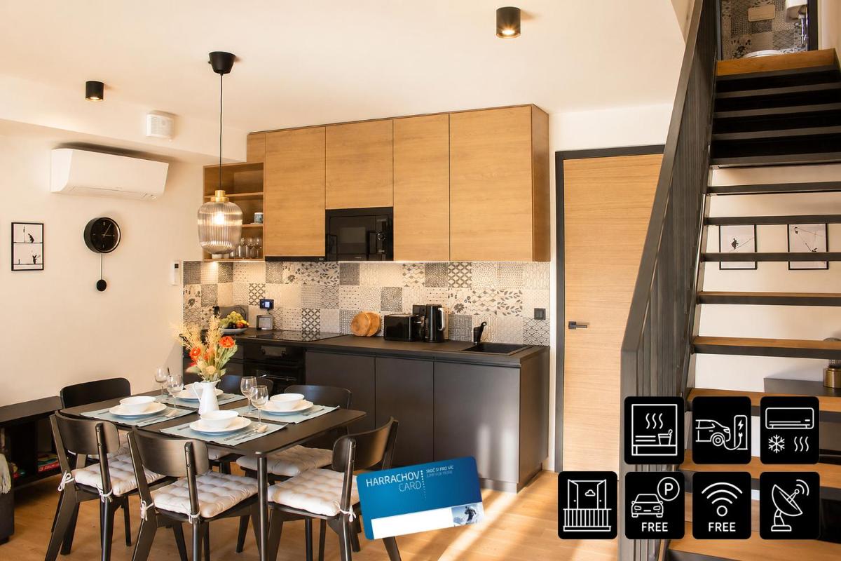 ENJOYHARRACHOV - Atraktivní slunný klimatizovaný apartmán 14 v centru Harrachova se saunou, parkováním, Wifi-WLAN, SAT, herní konzolí, PC s win 10, Netflix zdarma a možností dobíjení auta s jedinečným výhledem na Čertovu horu se skokanskými můstky - Housity