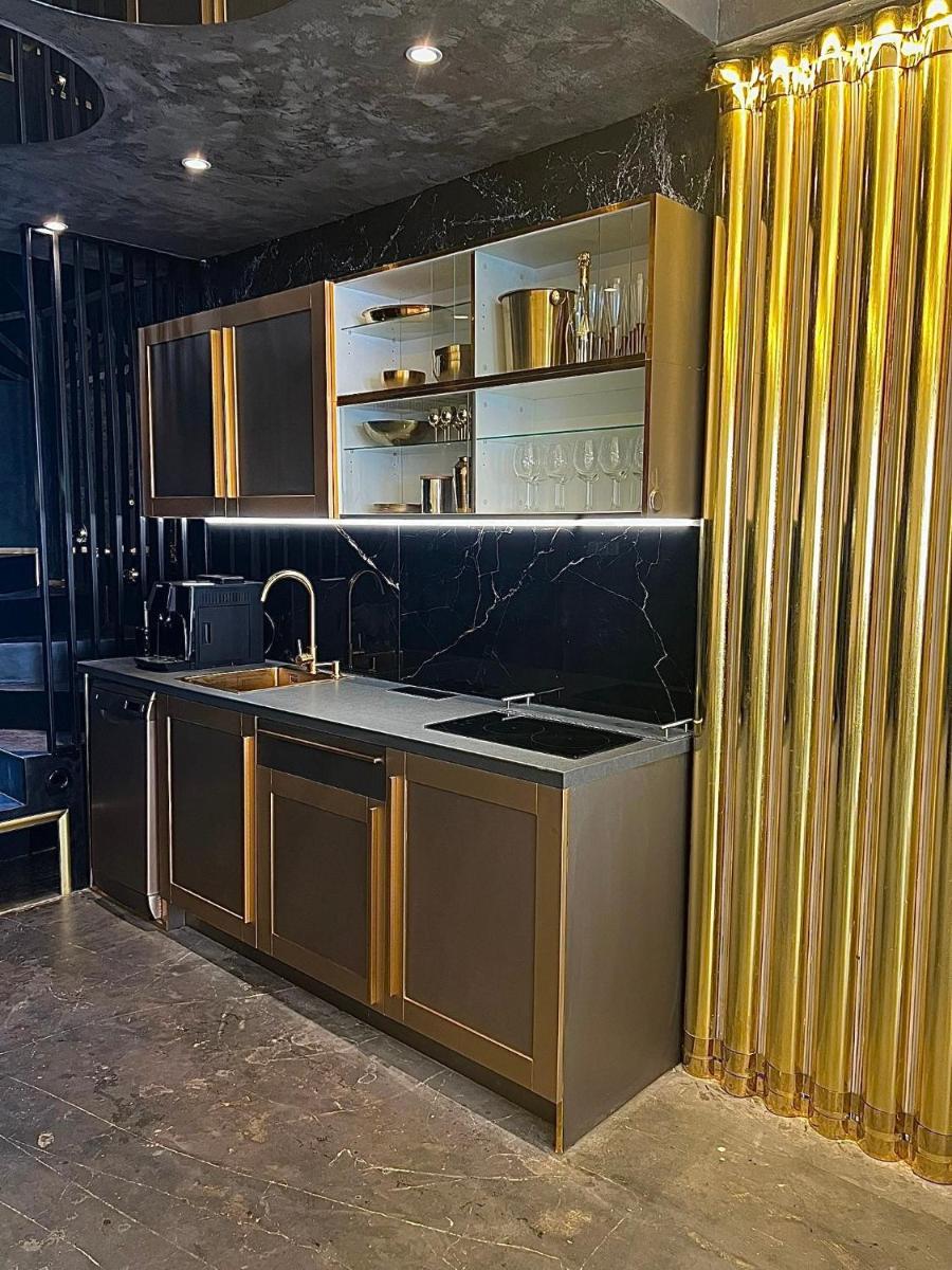 Diamond Duck Apartment - Artystyczny Apartament z Jacuzzi i Okrągłym Łóżkiem - Housity