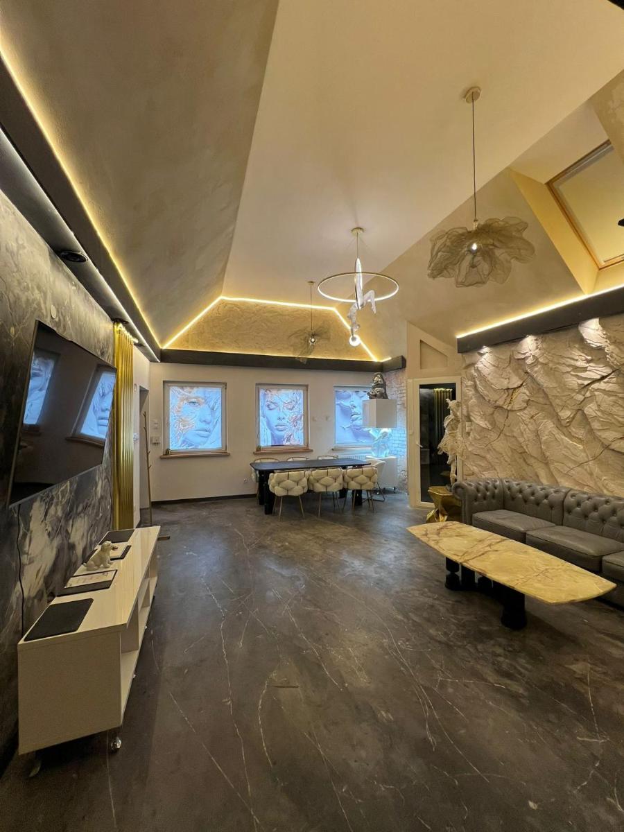 Diamond Duck Apartment - Artystyczny Apartament z Jacuzzi i Okrągłym Łóżkiem - Housity