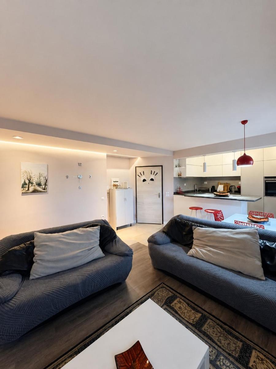Lake View Apartment - Housity