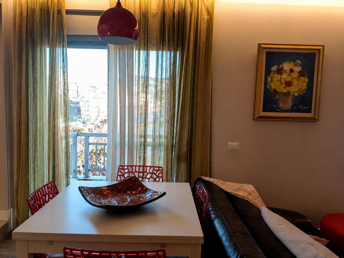 Lake View Apartment - Housity