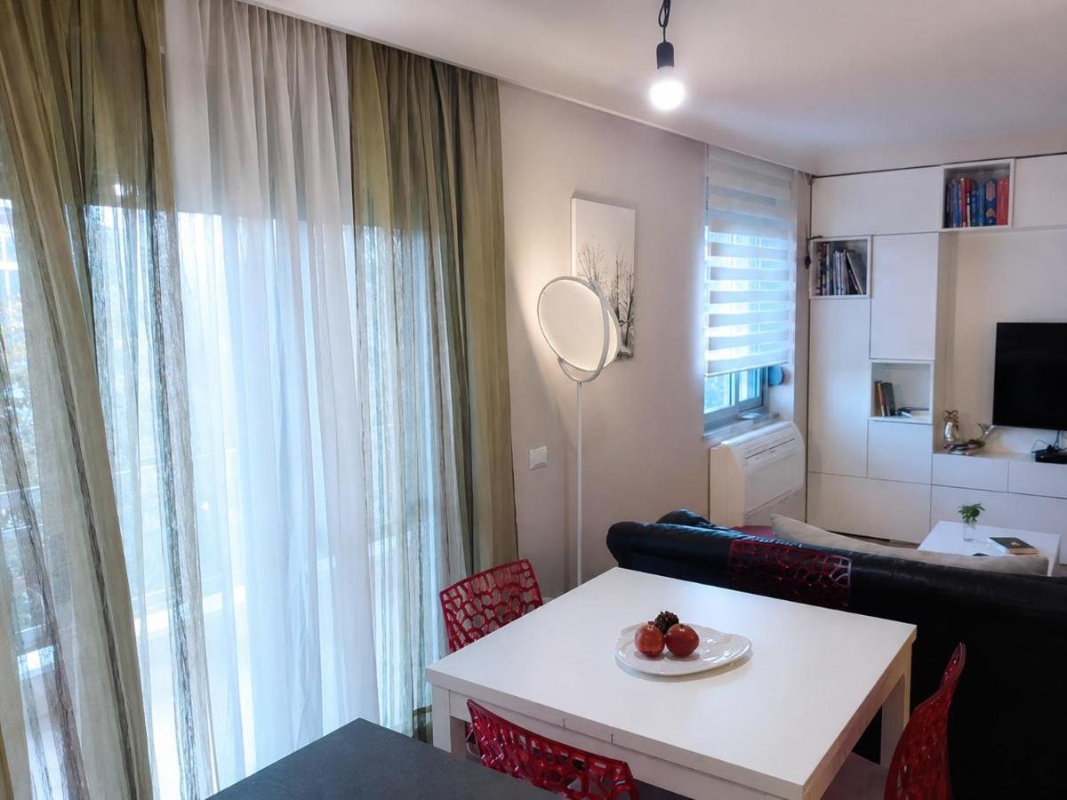 Lake View Apartment - Housity