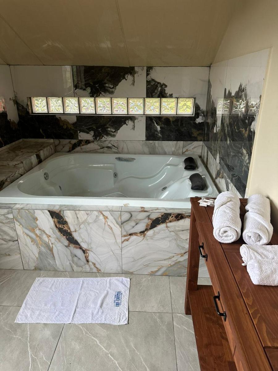 Hotel Fazenda Vira Country Angra - Housity