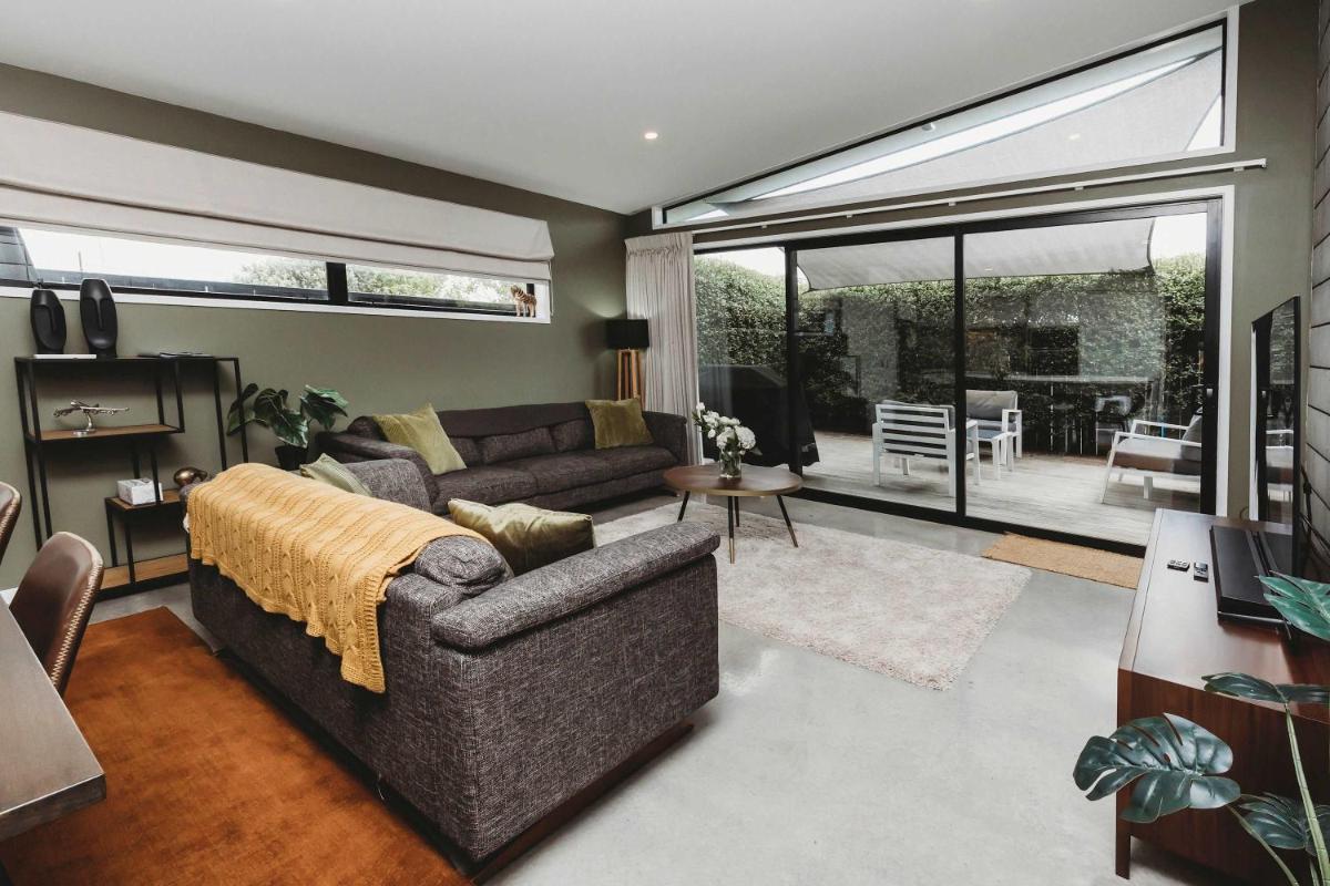 Perfect On Powderham Prime Inner City Location - Housity