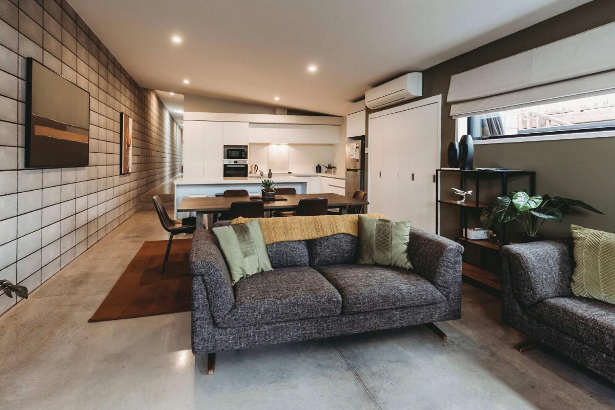 Perfect On Powderham Prime Inner City Location - Housity