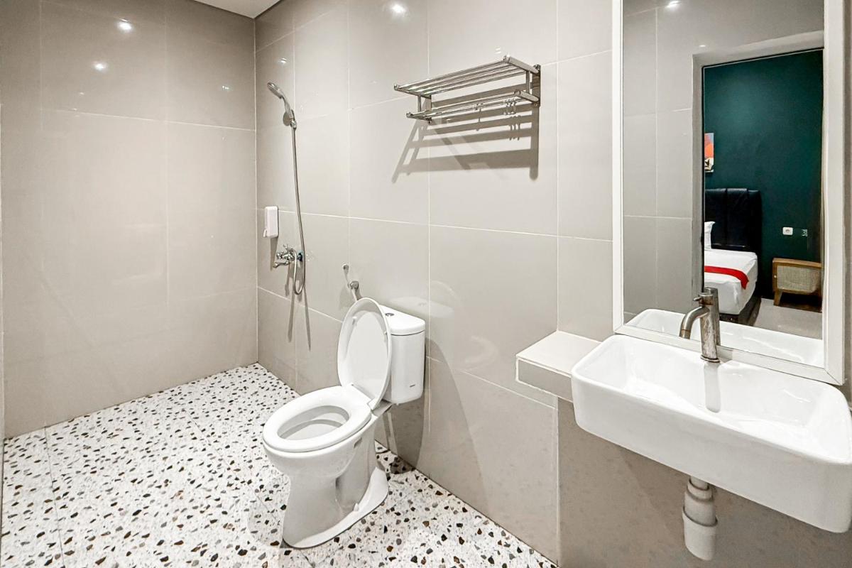 RedDoorz Plus near Alun Alun Kota Blora - Hizvo