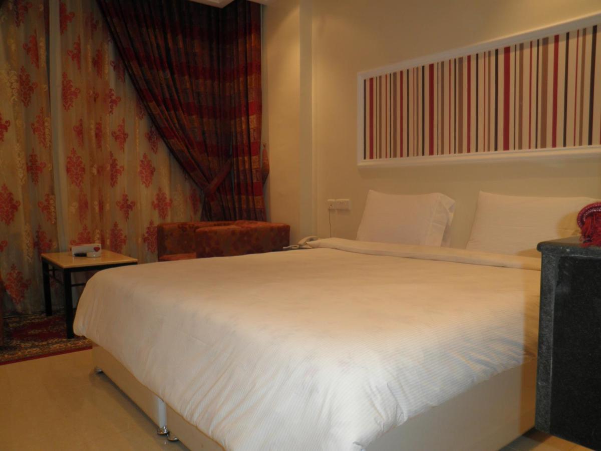 Marina Royal Hotel Suites - Housity