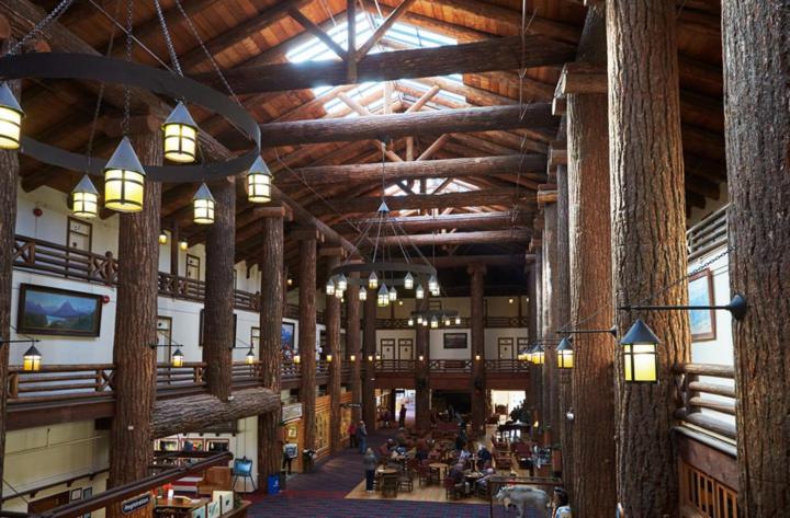 Glacier Park Lodge - Housity