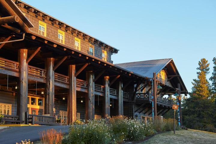 Glacier Park Lodge - Housity