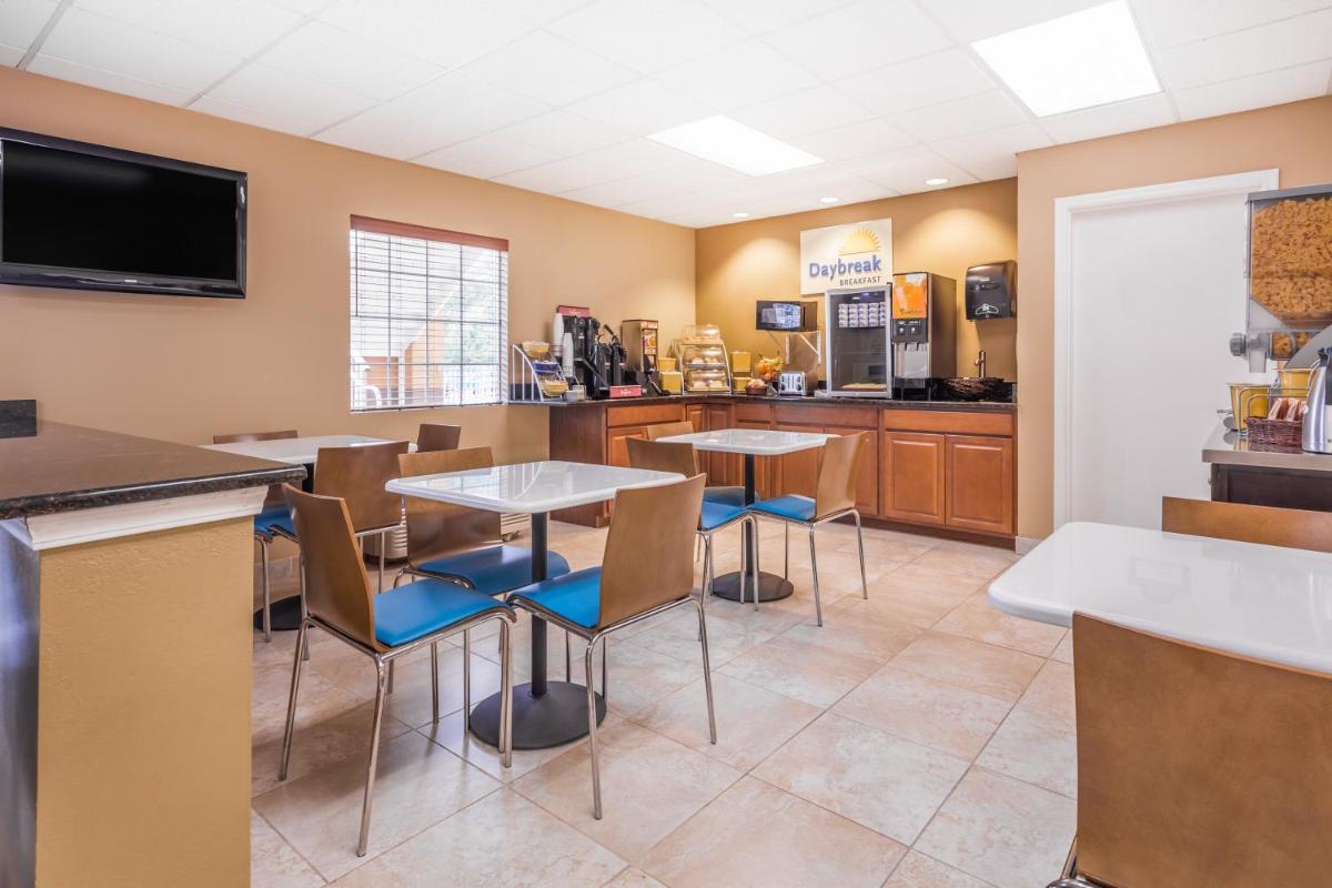 Suitetrails - Days Inn by Wyndham Trenton
