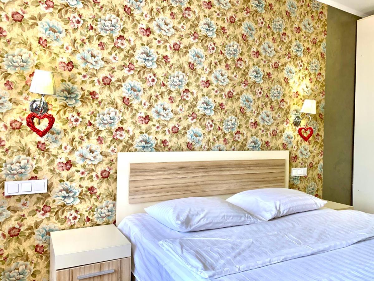 ApartPoltava Світлі та просторі двокімнатні апартаменти в новобудові, закритий паркінг , ЦЕНТР МІСТА, банківський ЧЕК - Housity