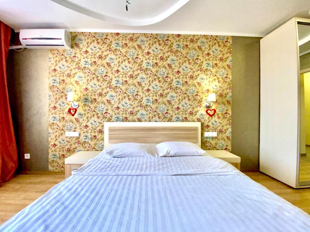ApartPoltava Світлі та просторі двокімнатні апартаменти в новобудові, закритий паркінг , ЦЕНТР МІСТА, банківський ЧЕК - Housity