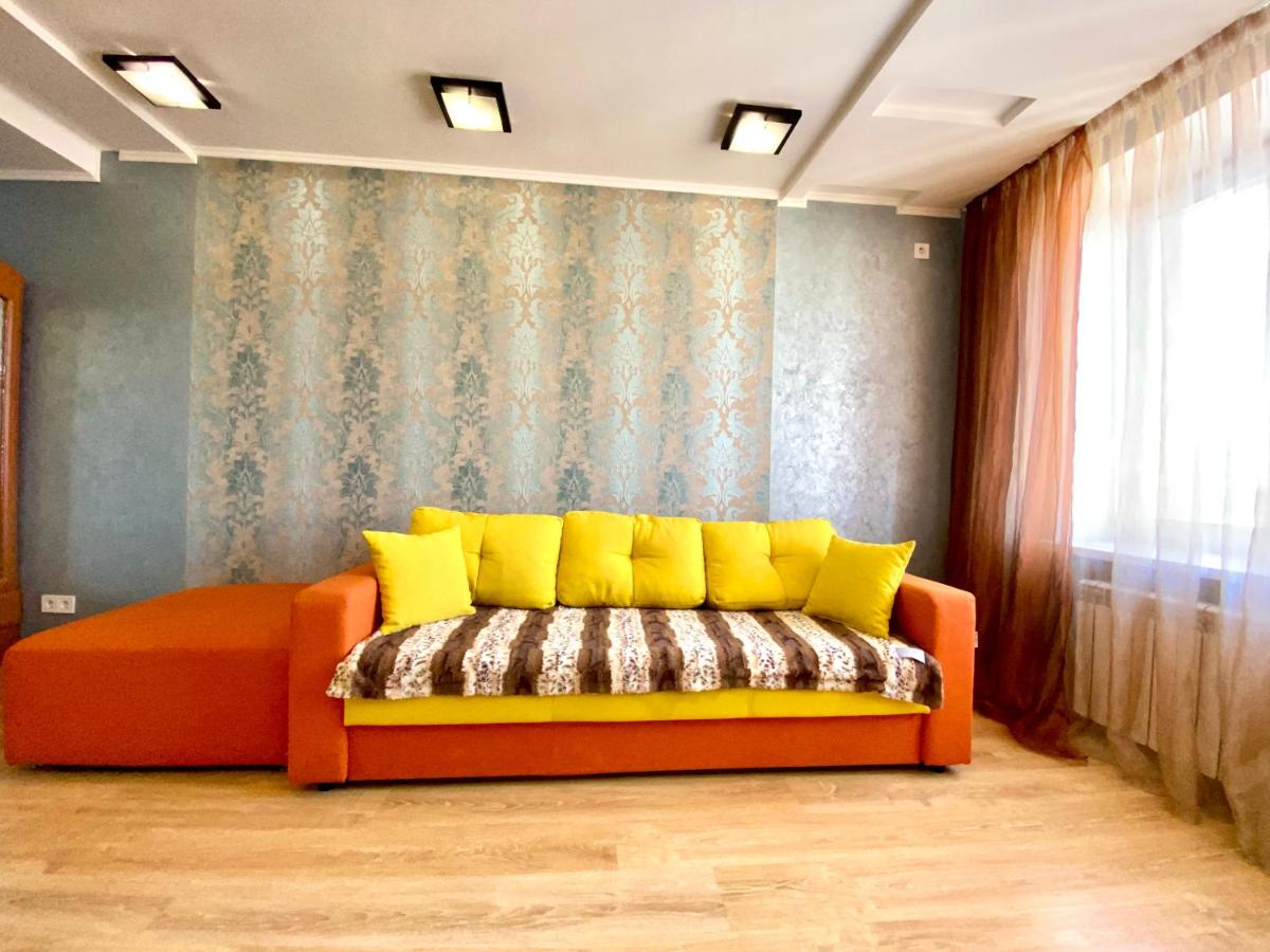 ApartPoltava Світлі та просторі двокімнатні апартаменти в новобудові, закритий паркінг , ЦЕНТР МІСТА, банківський ЧЕК - Housity
