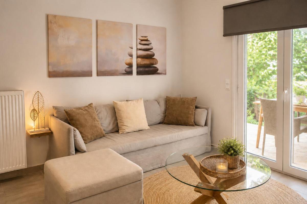 Minimal Residence near the Beach - Housity