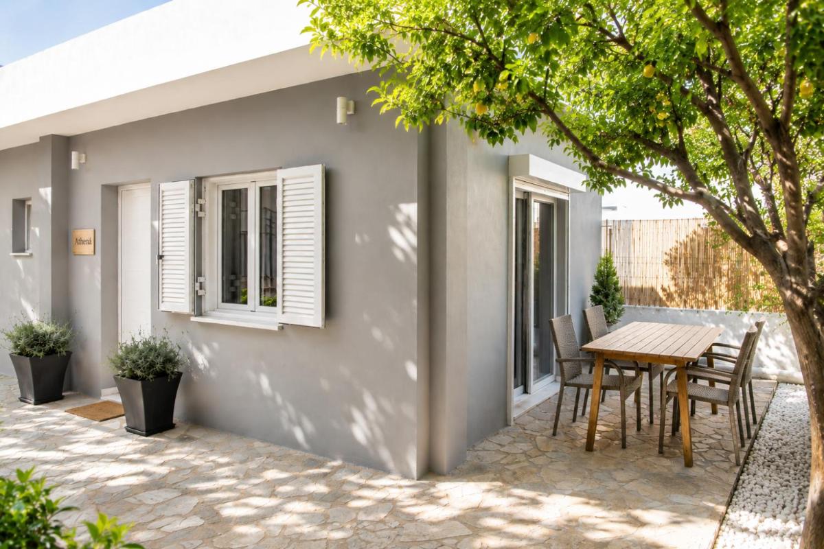Minimal Residence near the Beach - Housity