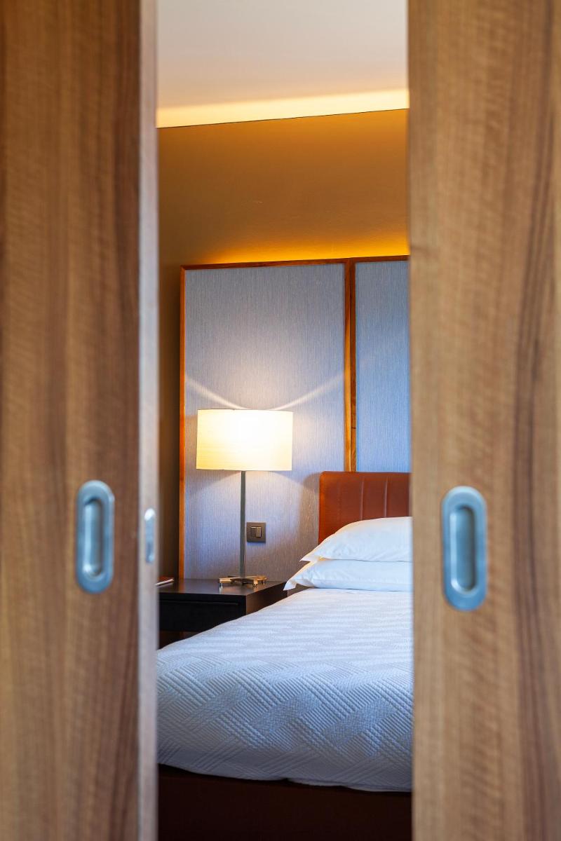 Uma cama ou camas num quarto em Hotel de Guimaraes Business & SPA