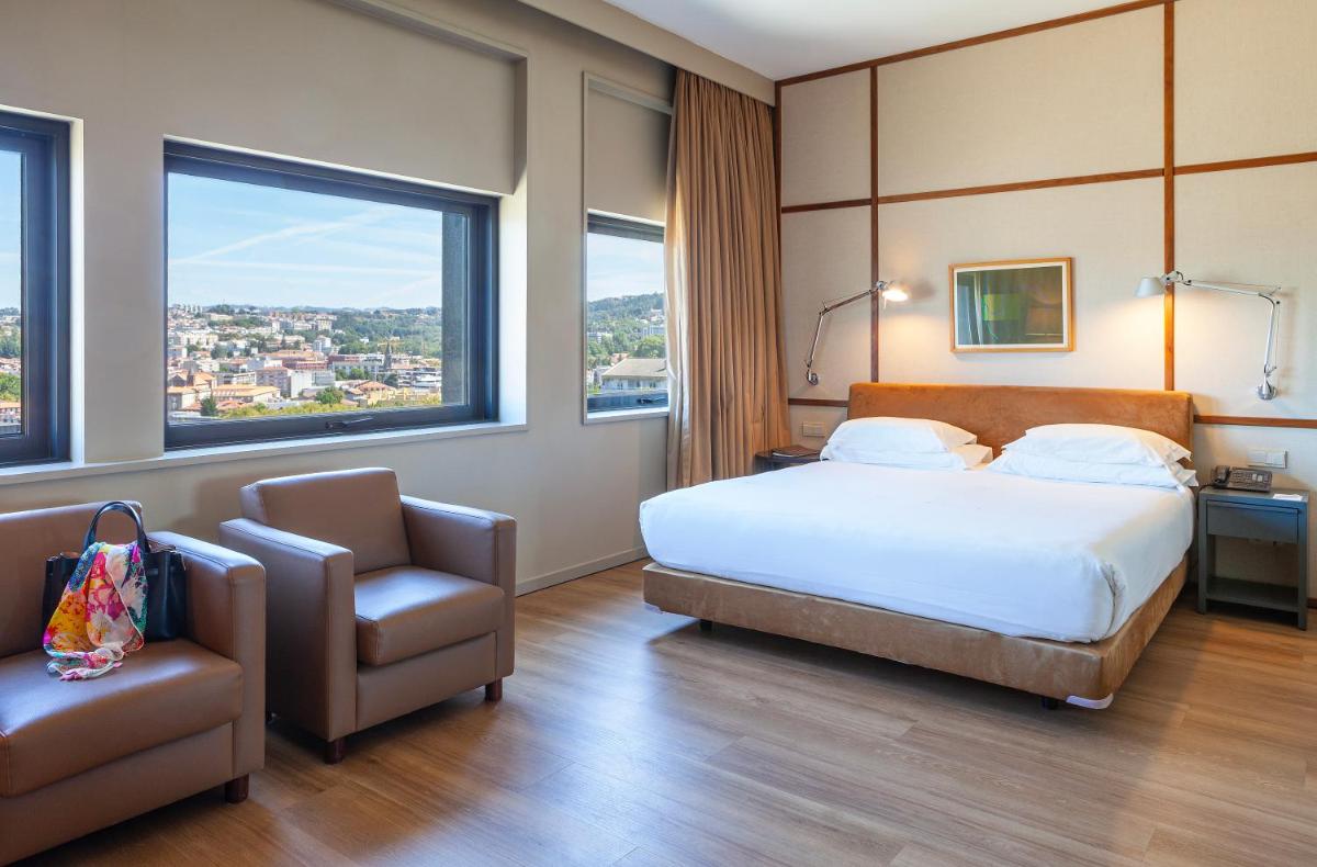 Uma cama ou camas num quarto em Hotel de Guimaraes Business & SPA