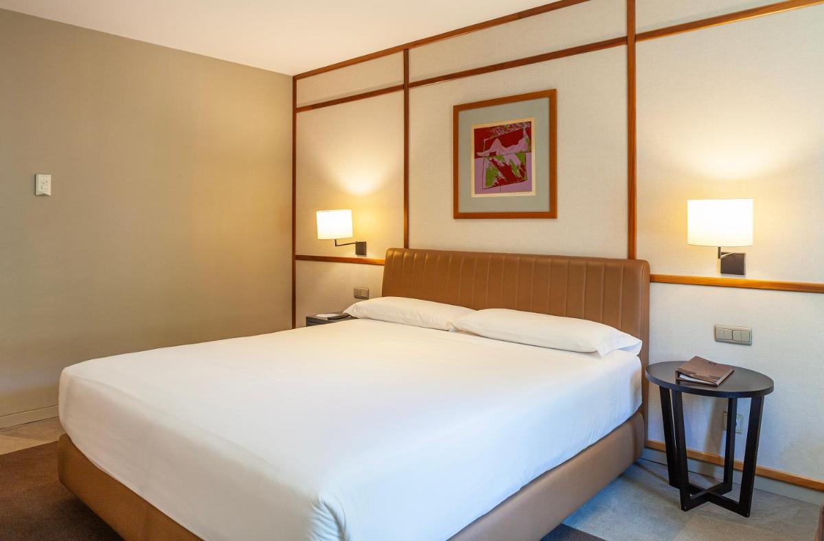 Uma cama ou camas num quarto em Hotel de Guimaraes Business & SPA