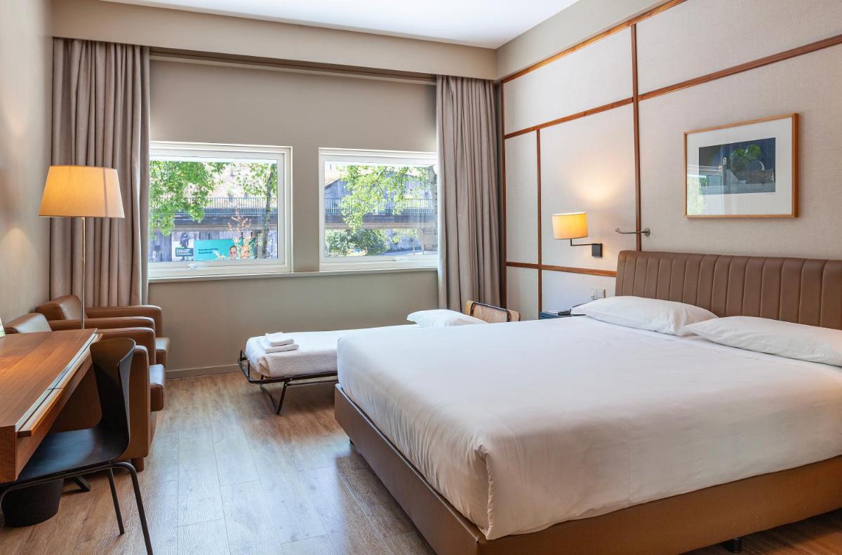 Uma cama ou camas num quarto em Hotel de Guimaraes Business & SPA