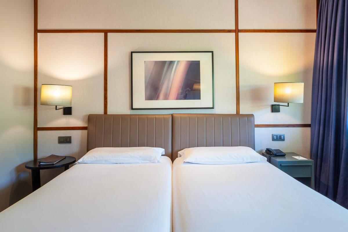Uma cama ou camas num quarto em Hotel de Guimaraes Business & SPA