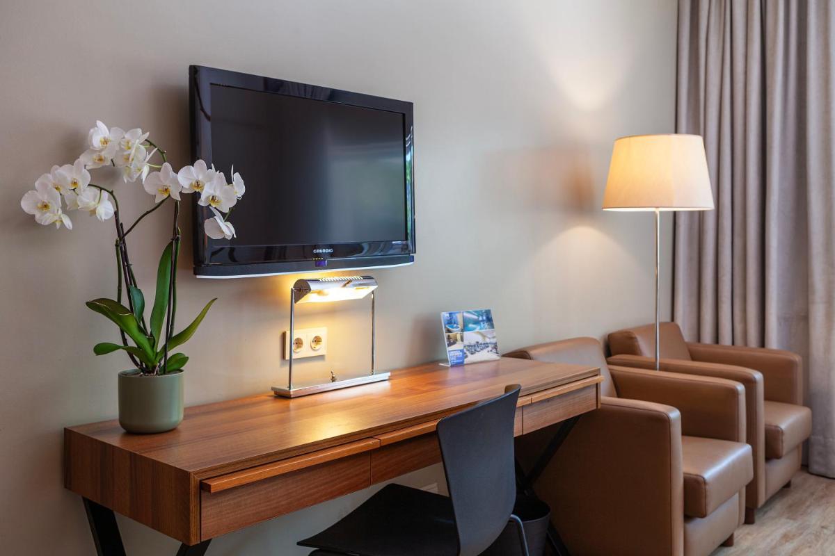 Uma televisão e/ou sistema de entretenimento em Hotel de Guimaraes Business & SPA