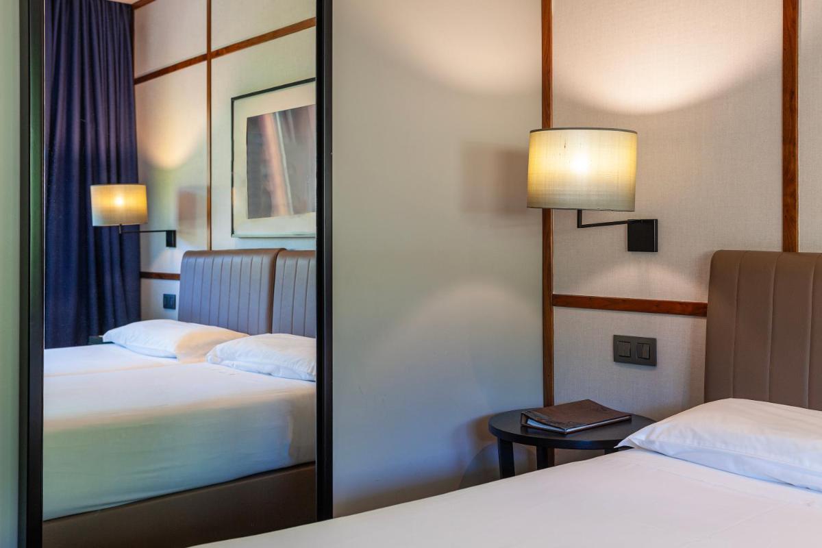 Uma cama ou camas num quarto em Hotel de Guimaraes Business & SPA