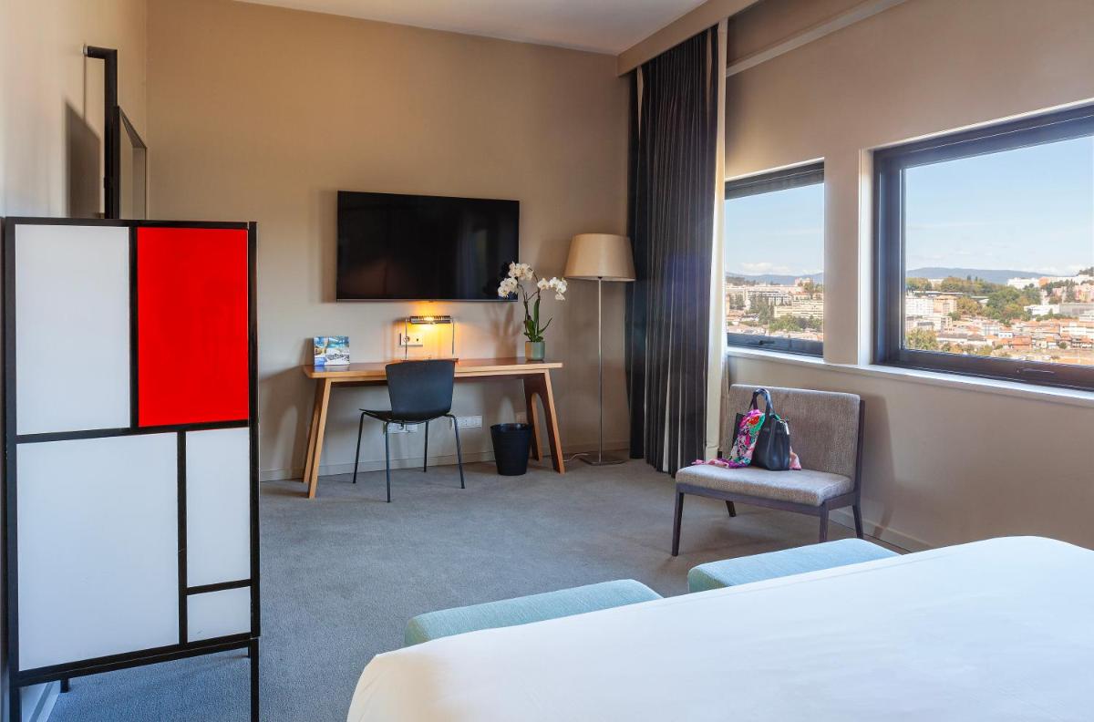 Uma cama ou camas num quarto em Hotel de Guimaraes Business & SPA