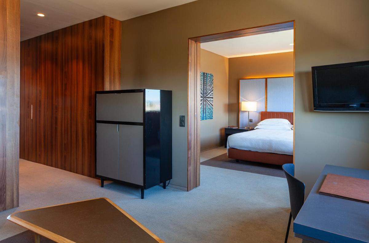 Uma cama ou camas num quarto em Hotel de Guimaraes Business & SPA