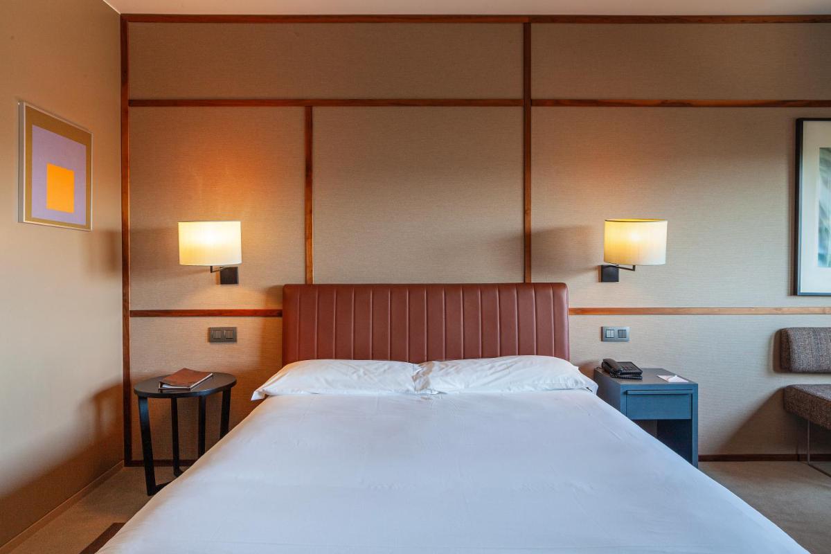 Uma cama ou camas num quarto em Hotel de Guimaraes Business & SPA