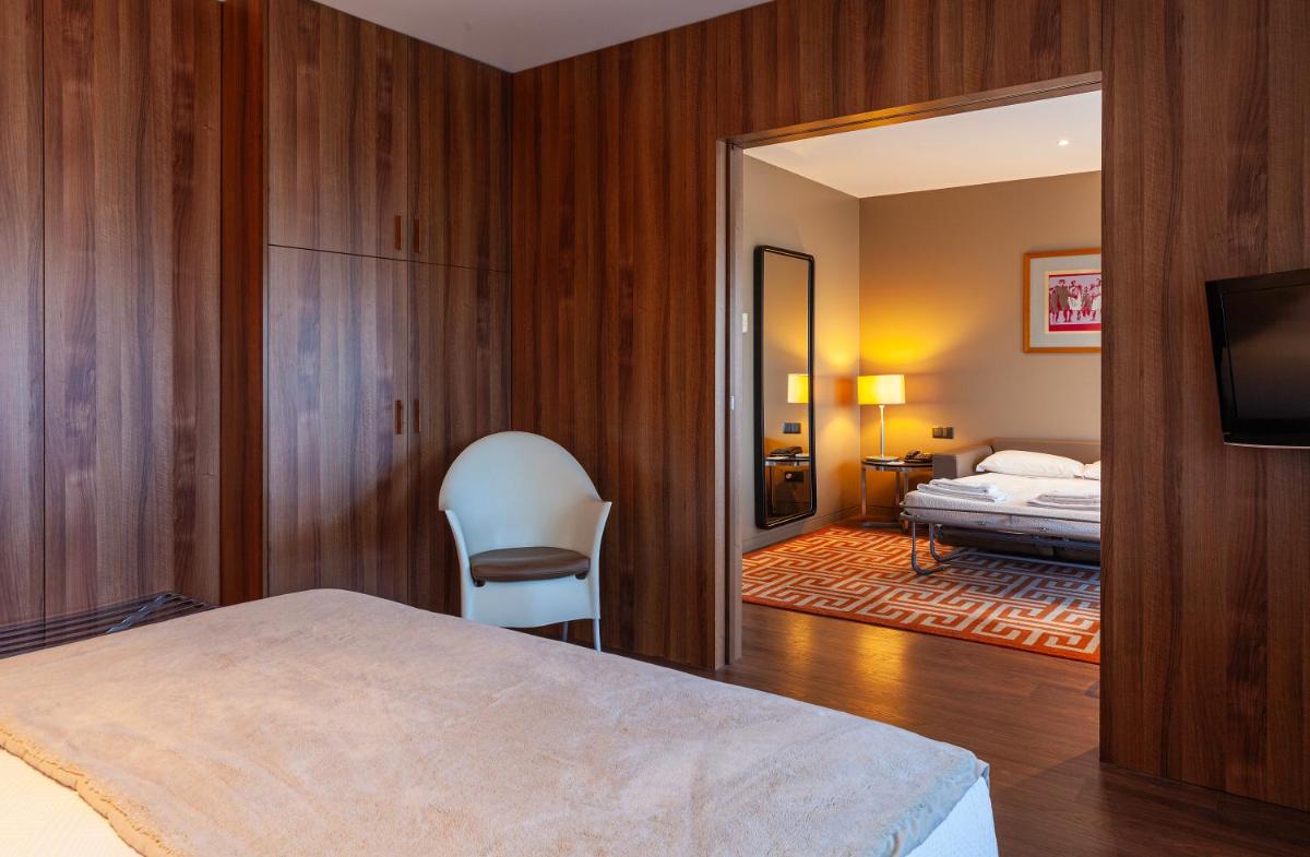 Uma cama ou camas num quarto em Hotel de Guimaraes Business & SPA
