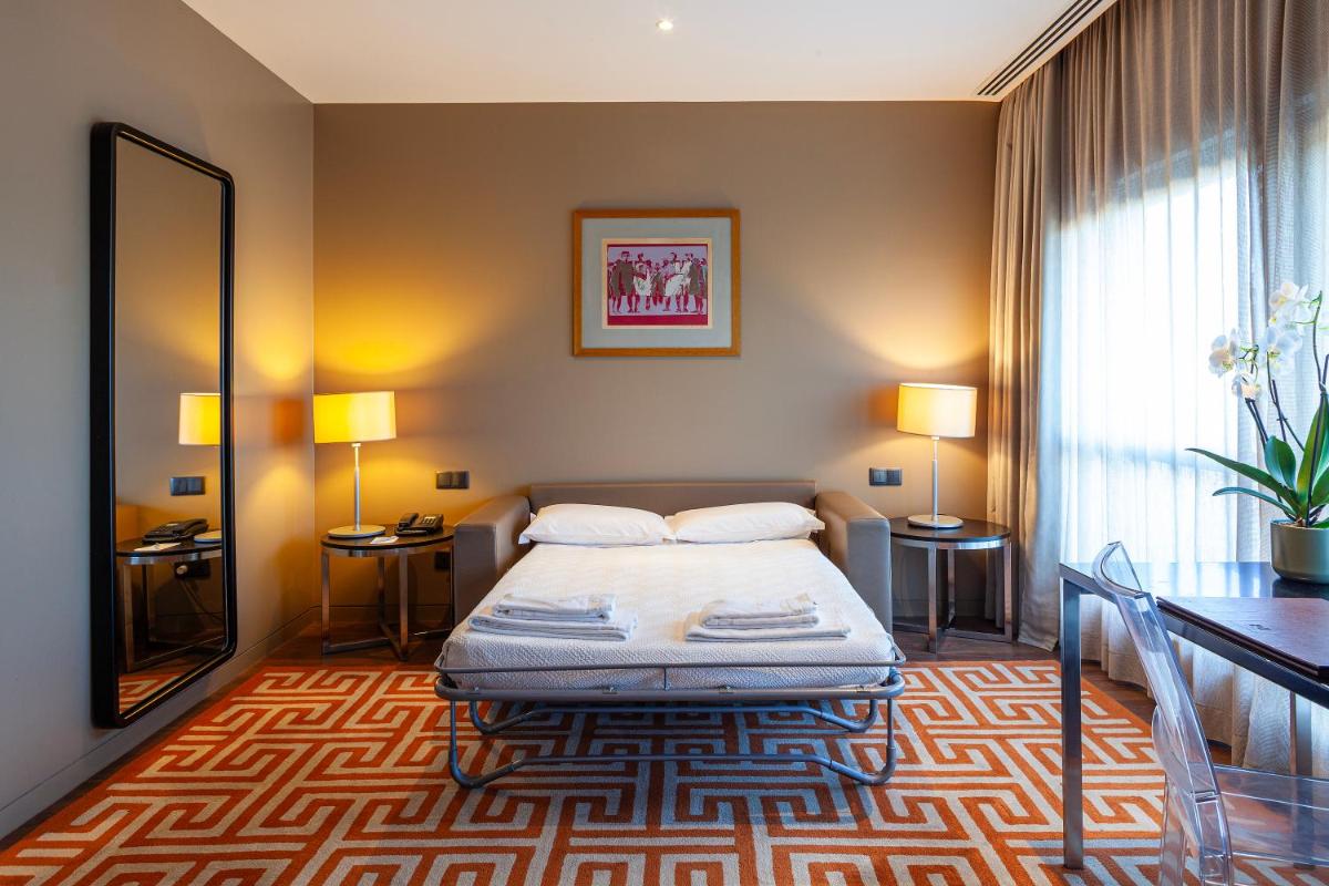 Uma cama ou camas num quarto em Hotel de Guimaraes Business & SPA