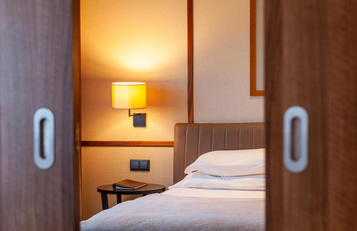 Uma cama ou camas num quarto em Hotel de Guimaraes Business & SPA