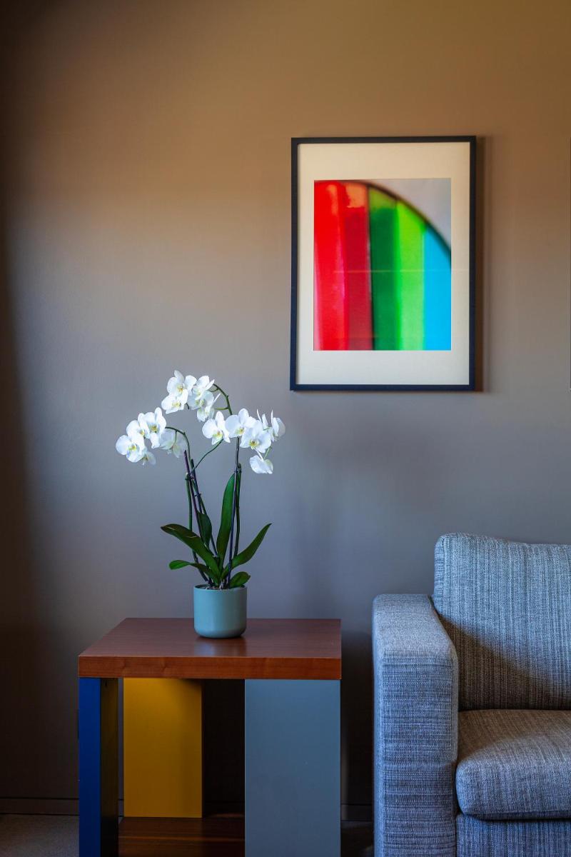 Uma área de estar em Hotel de Guimaraes Business & SPA