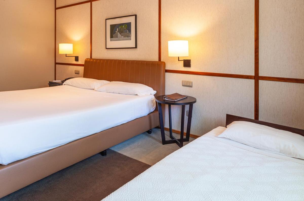 Uma cama ou camas num quarto em Hotel de Guimaraes Business & SPA