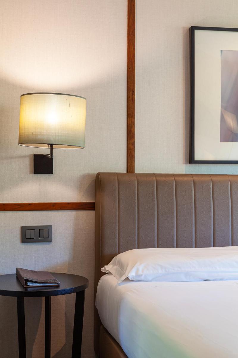 Uma cama ou camas num quarto em Hotel de Guimaraes Business & SPA