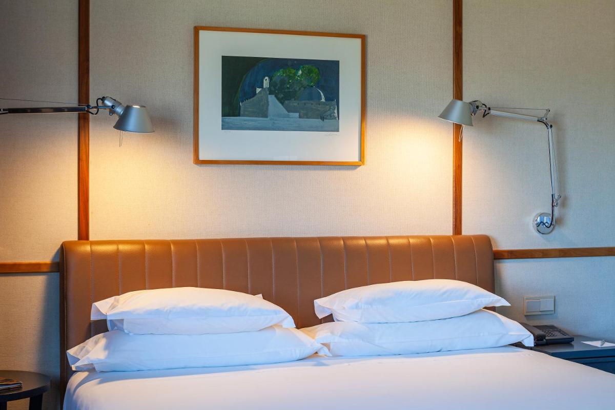 Uma cama ou camas num quarto em Hotel de Guimaraes Business & SPA