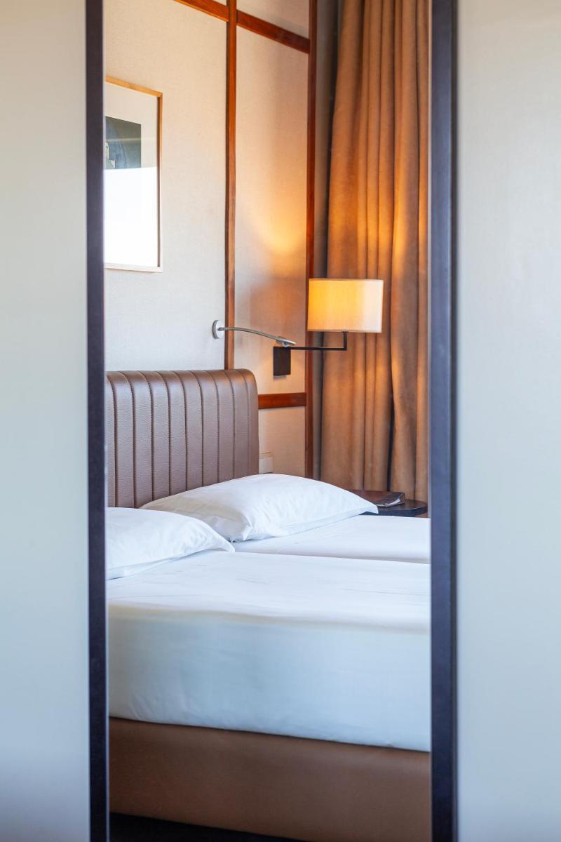 Uma cama ou camas num quarto em Hotel de Guimaraes Business & SPA