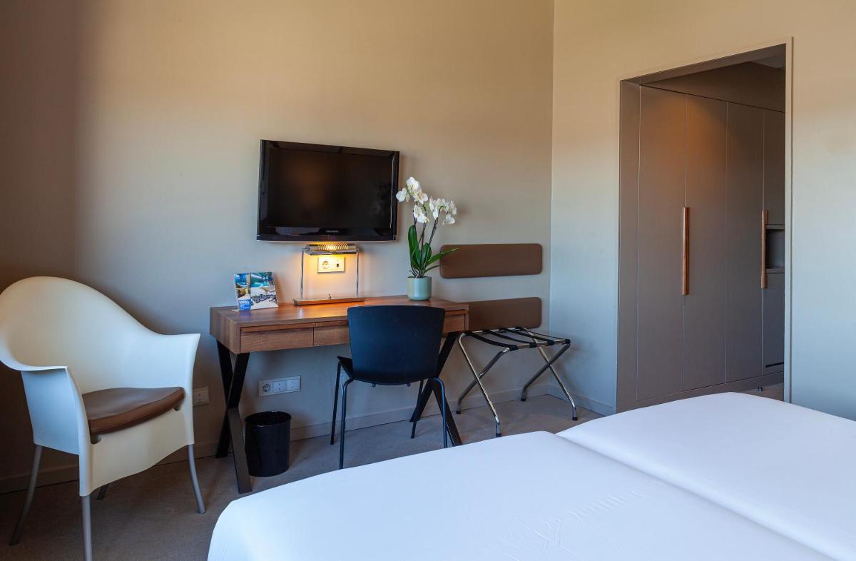 Uma cama ou camas num quarto em Hotel de Guimaraes Business & SPA