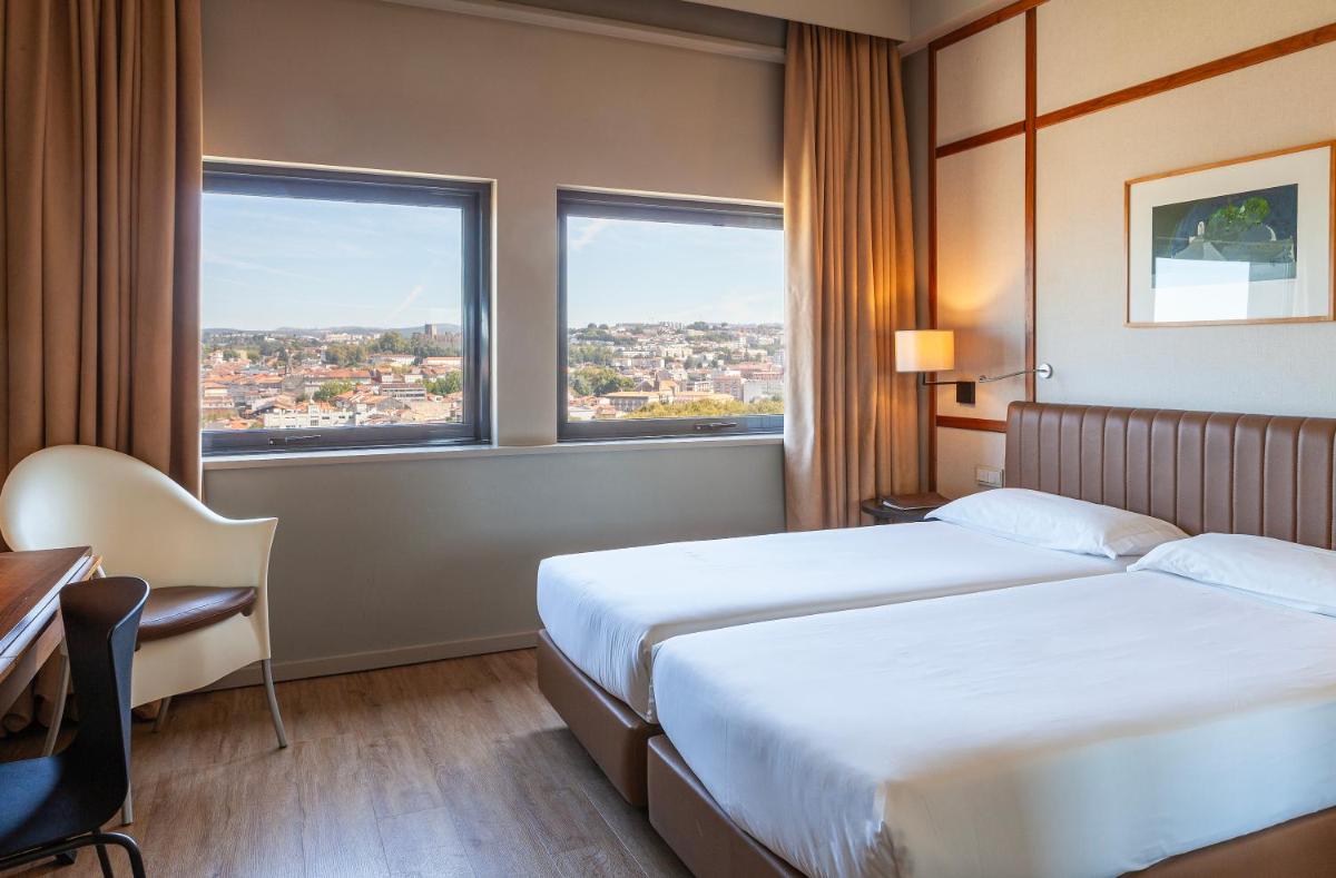 Uma cama ou camas num quarto em Hotel de Guimaraes Business & SPA