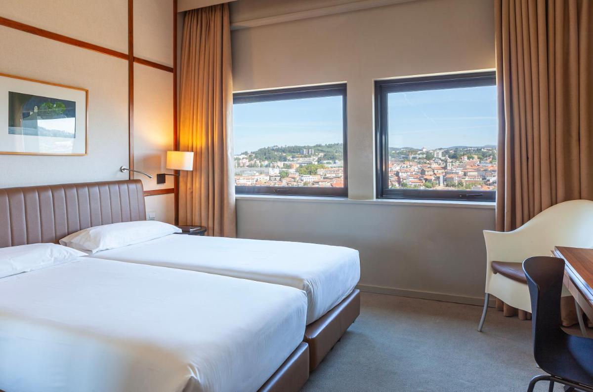 Uma cama ou camas num quarto em Hotel de Guimaraes Business & SPA