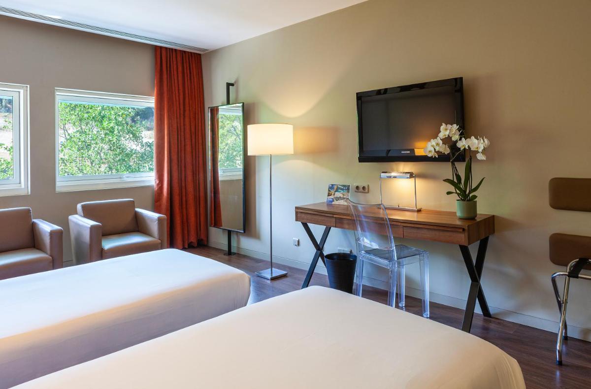 Uma cama ou camas num quarto em Hotel de Guimaraes Business & SPA