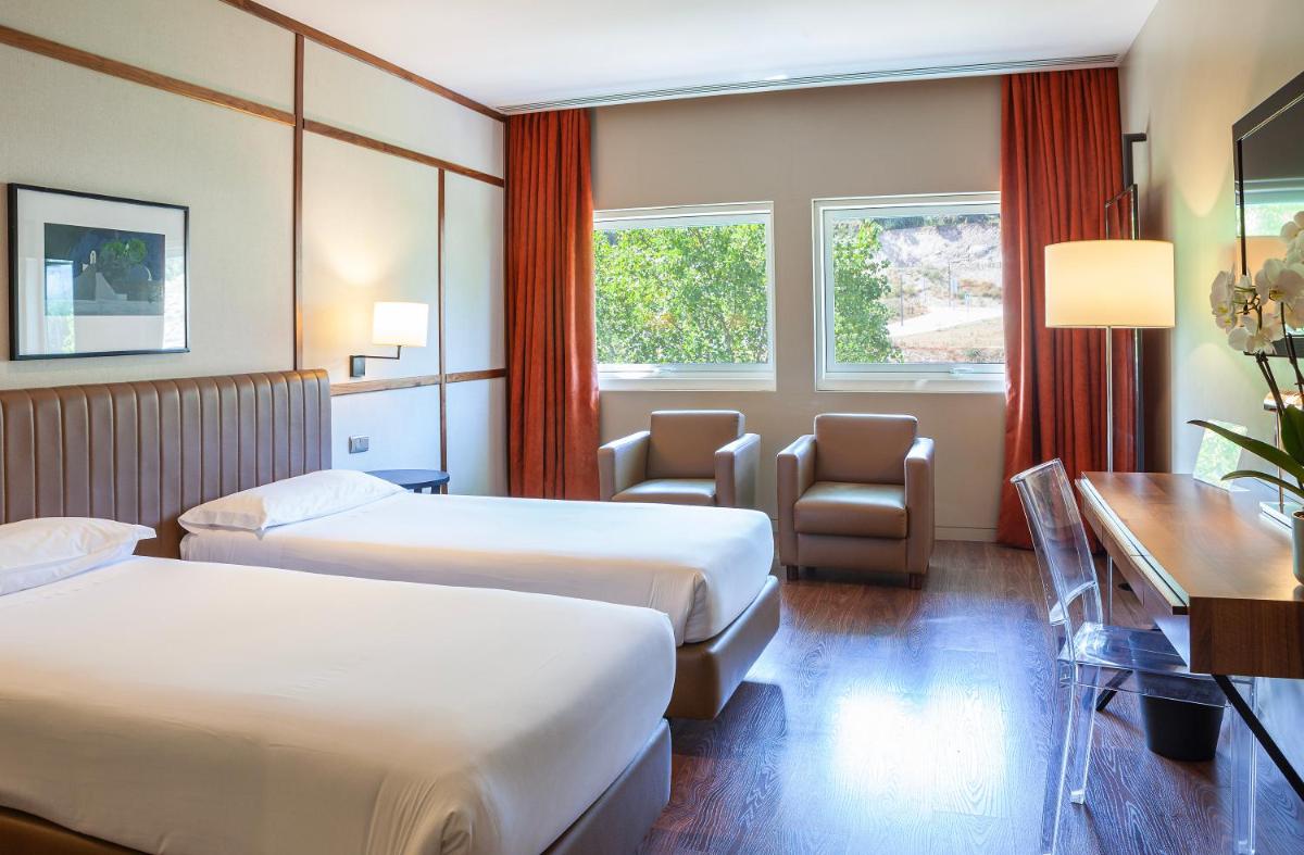 Uma cama ou camas num quarto em Hotel de Guimaraes Business & SPA
