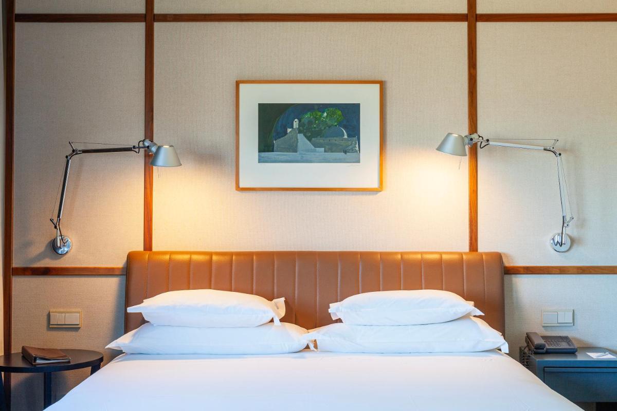 Uma cama ou camas num quarto em Hotel de Guimaraes Business & SPA