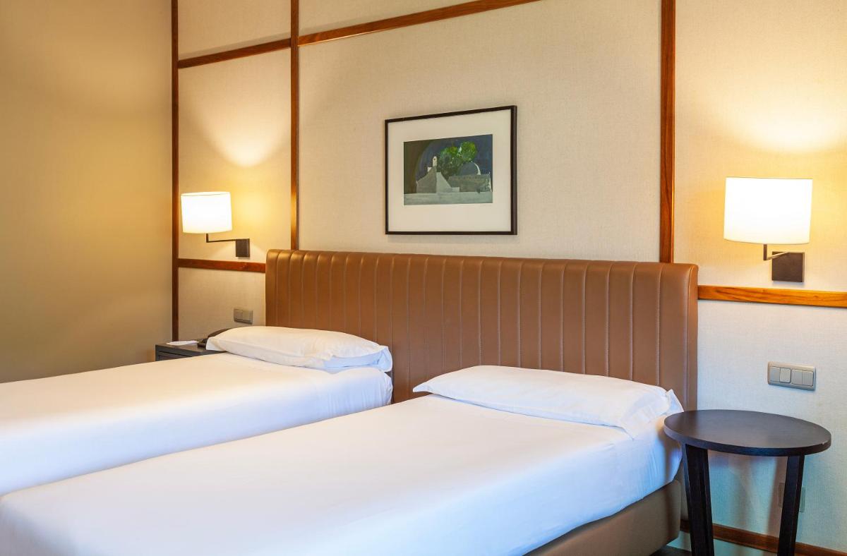 Uma cama ou camas num quarto em Hotel de Guimaraes Business & SPA